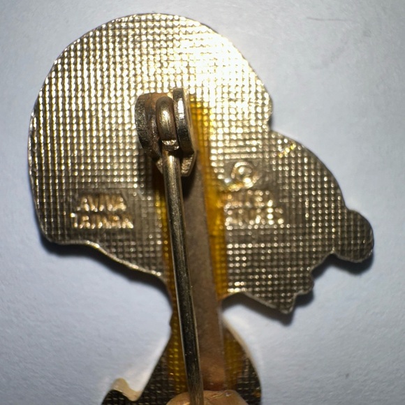 Snoopy Vintage Football Lapel Pin Collectible Yellow And Green Bay Football - Picture 3 of 6